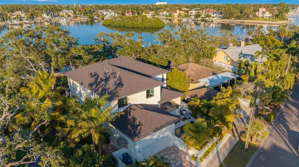 1936 Coffee Pot Boulevard NE St Petersburg FL 33704