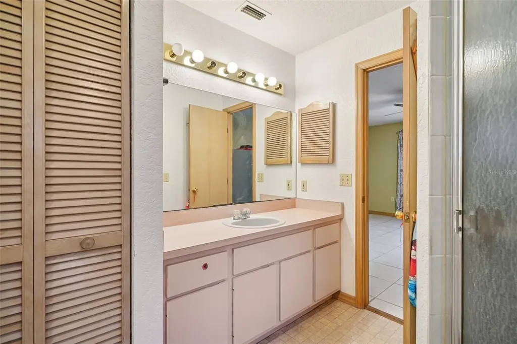 18628 SE 53rd Place Ocklawaha FL 32179