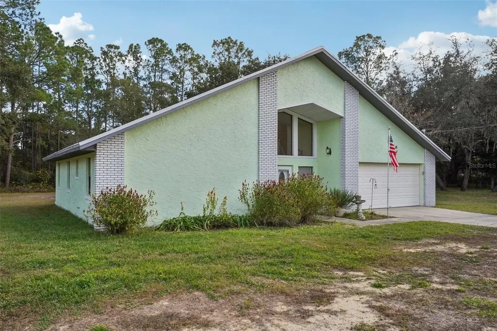 18628 SE 53rd Place Ocklawaha FL 32179