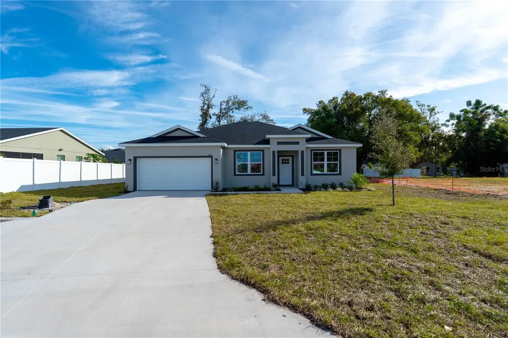 834 N Joanna Avenue Tavares FL 32778