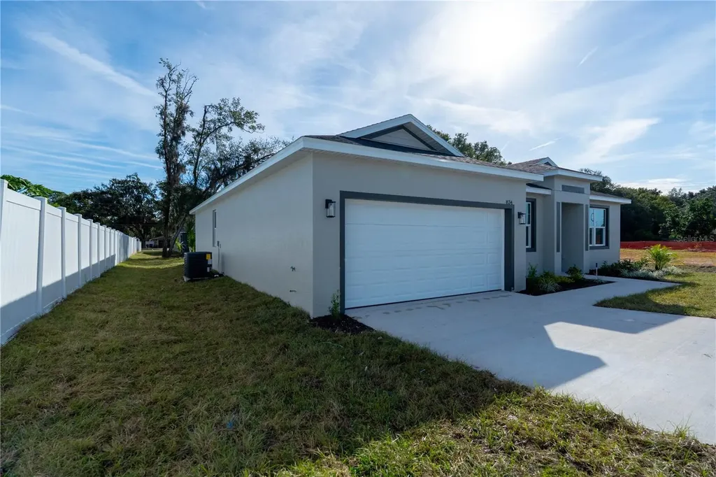 834 N Joanna Avenue Tavares FL 32778