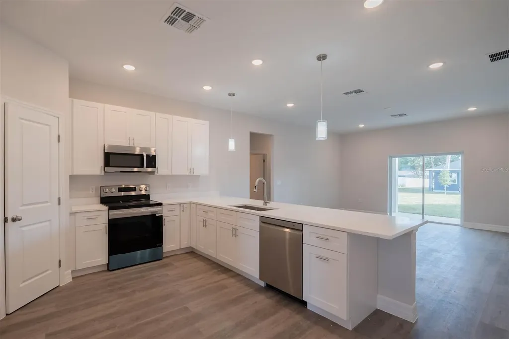 834 N Joanna Avenue Tavares FL 32778
