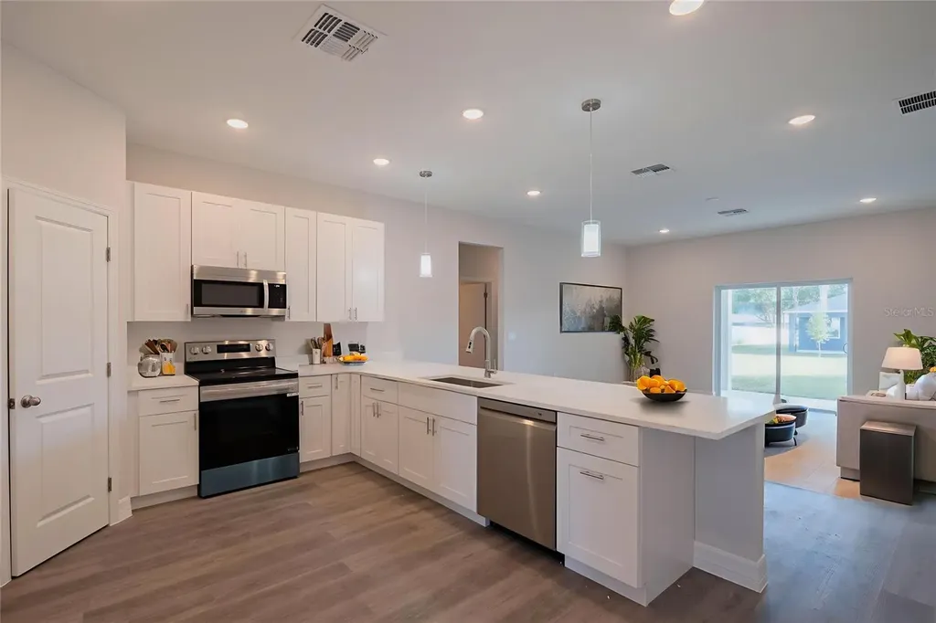 834 N Joanna Avenue Tavares FL 32778