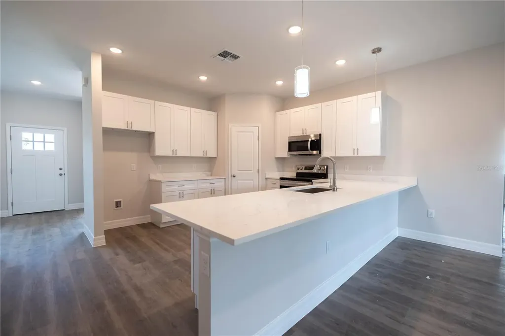 834 N Joanna Avenue Tavares FL 32778