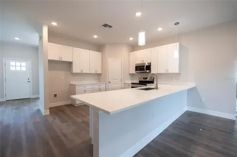834 N Joanna Avenue Tavares FL 32778