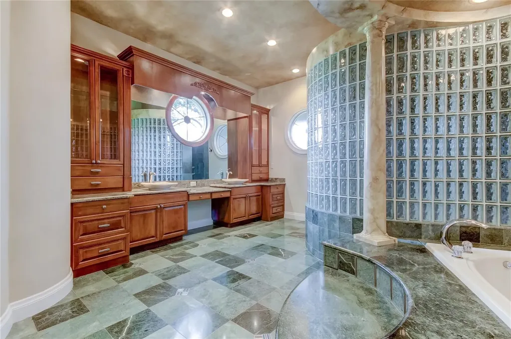 18605 Avenue Monaco Lutz FL 33558