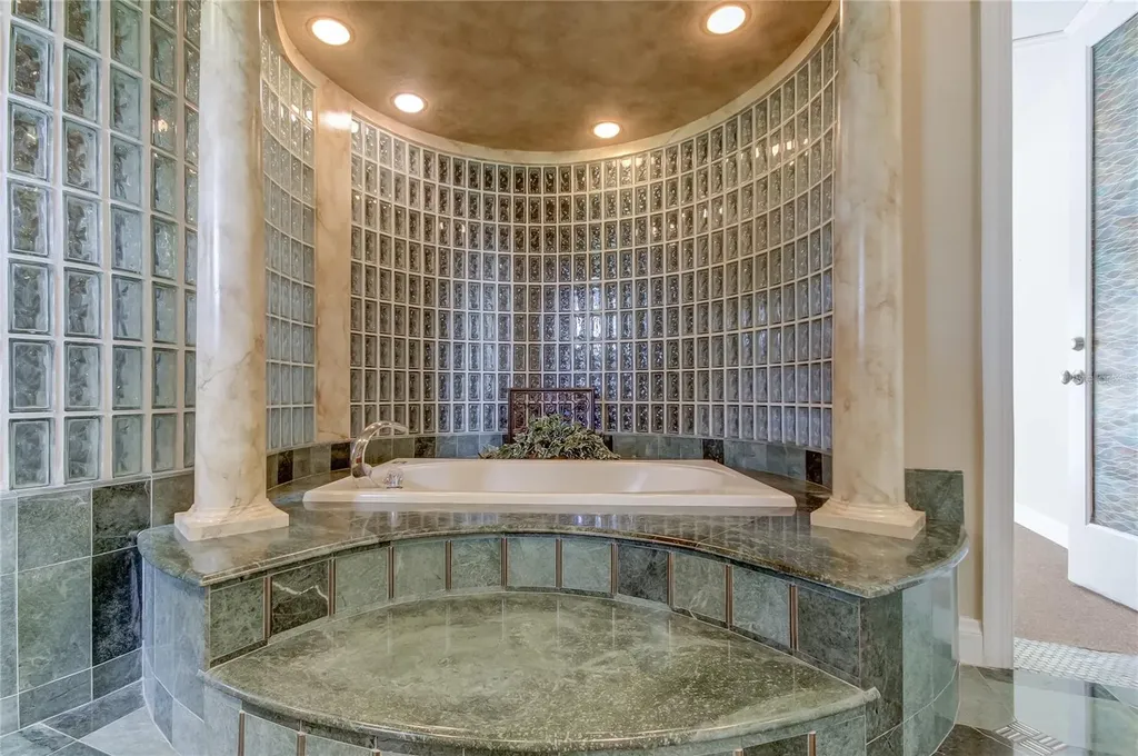 18605 Avenue Monaco Lutz FL 33558