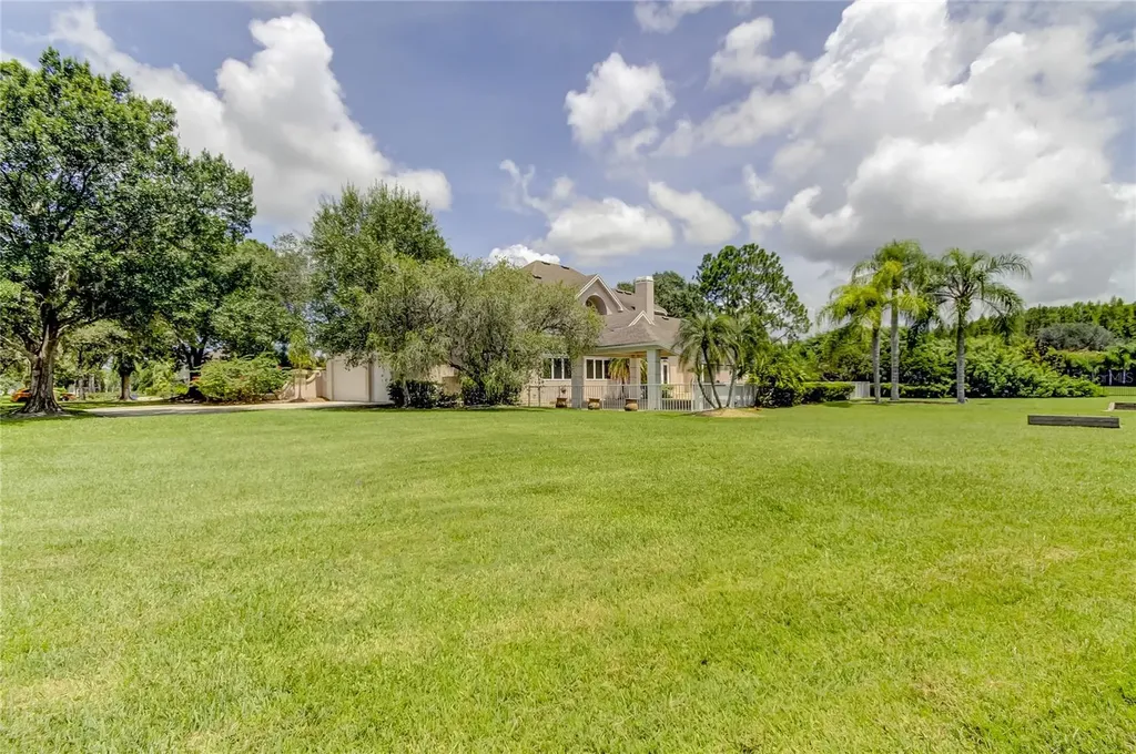 18605 Avenue Monaco Lutz FL 33558