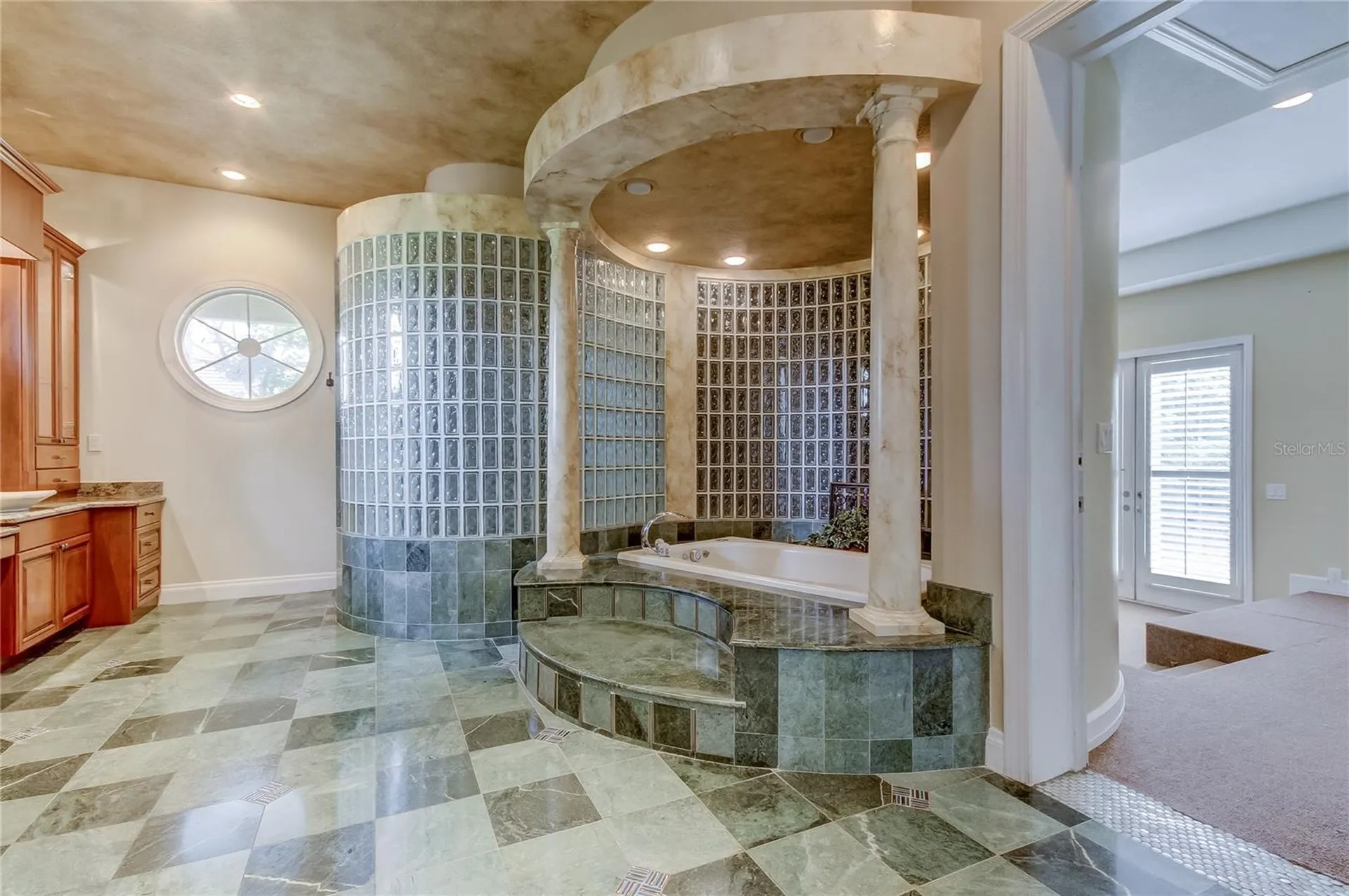 18605 Avenue Monaco Lutz FL 33558