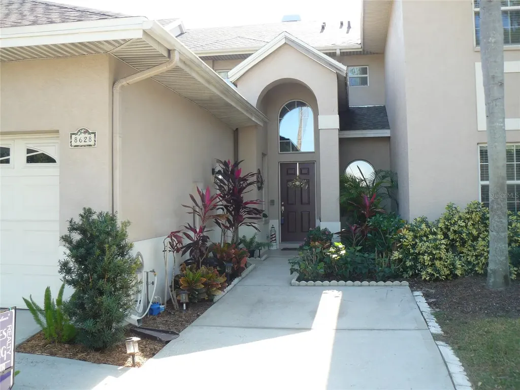 8628 Sweet Magnolia Place Seminole FL 33777