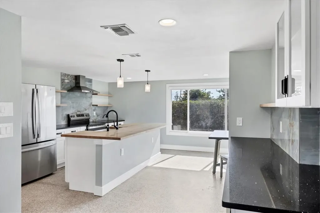1073 Alston Lane Englewood FL 34223