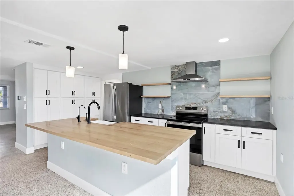 1073 Alston Lane Englewood FL 34223