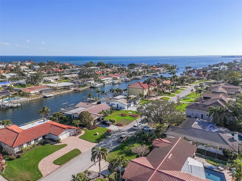1984 Kansas Avenue NE St Petersburg FL 33703