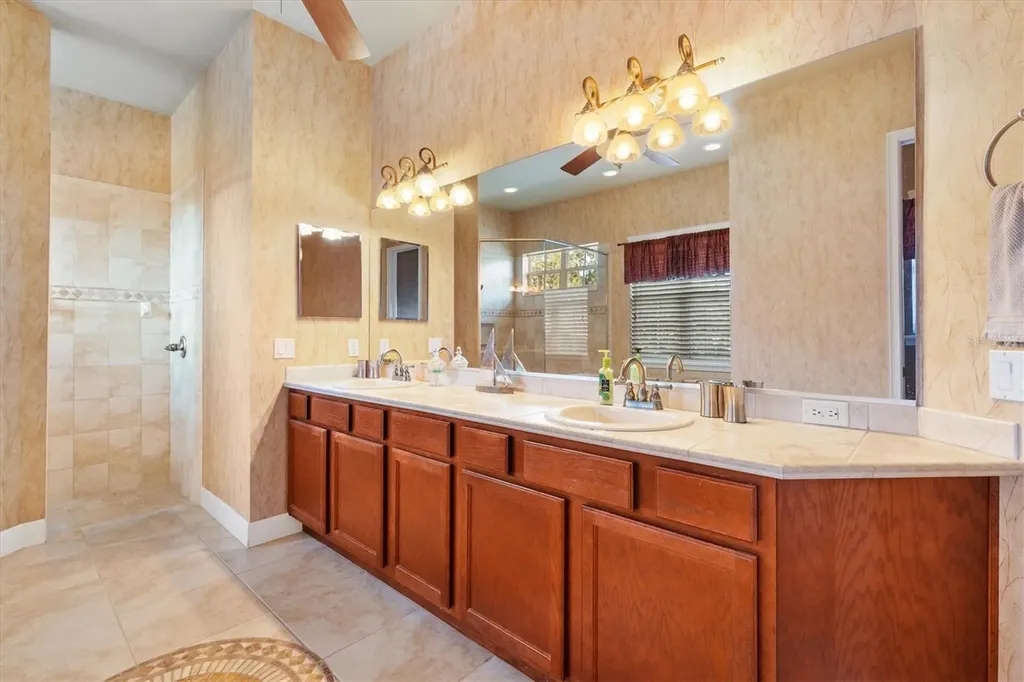 527 Dowling Circle Lady Lake FL 32159