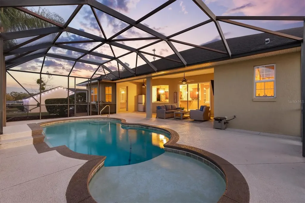 527 Dowling Circle Lady Lake FL 32159
