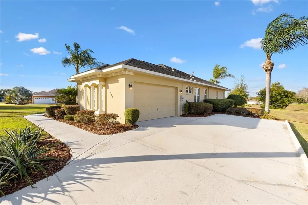 527 Dowling Circle Lady Lake FL 32159