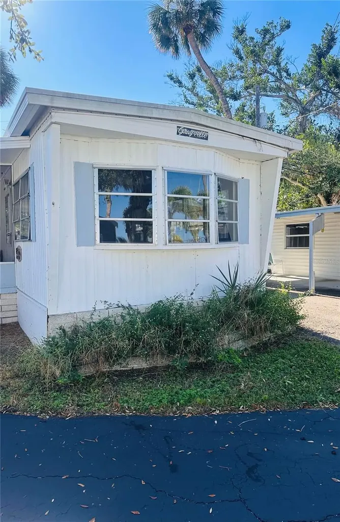 8630 42 Nd Place N St Petersburg FL 33709