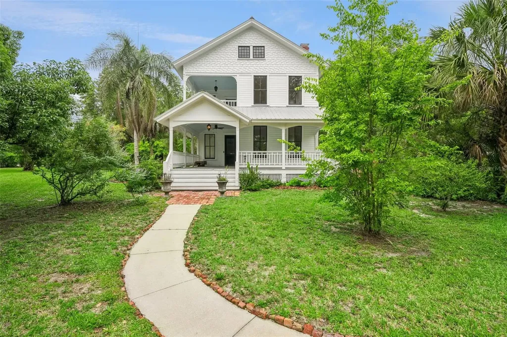 316 N Lakeview Drive Lake Helen FL 32744