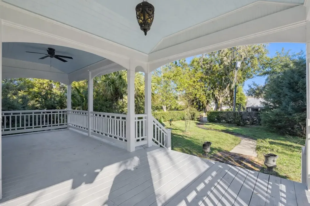 316 N Lakeview Drive Lake Helen FL 32744