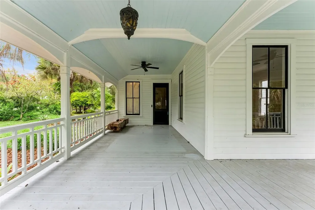 316 N Lakeview Drive Lake Helen FL 32744