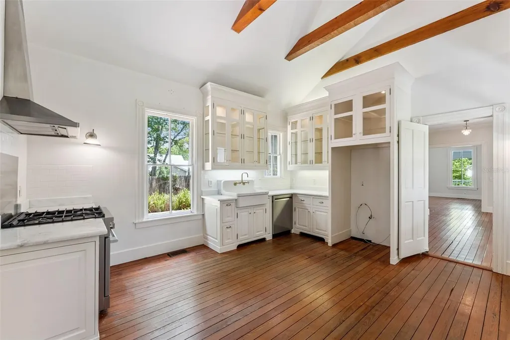 316 N Lakeview Drive Lake Helen FL 32744