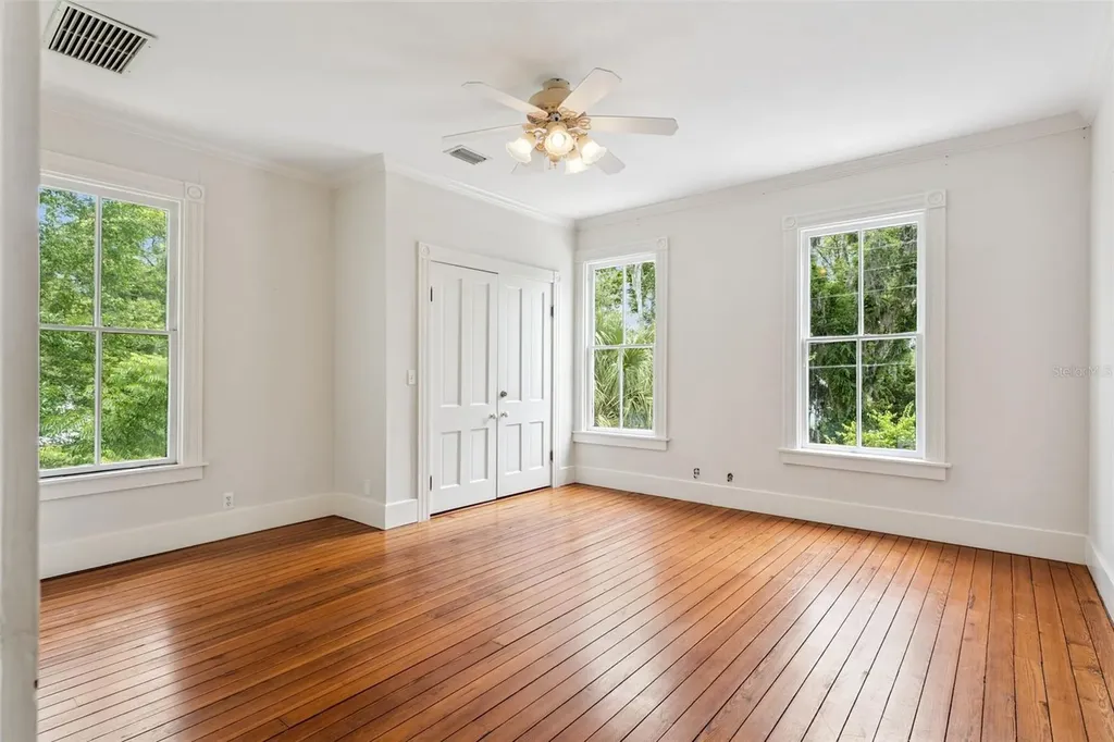 316 N Lakeview Drive Lake Helen FL 32744