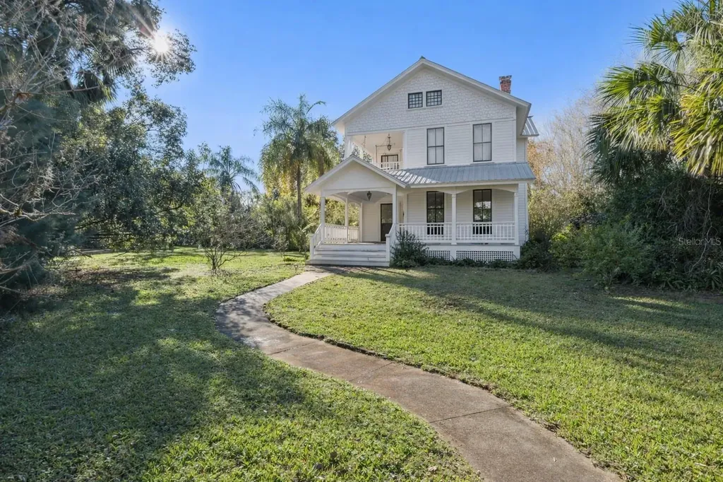 316 N Lakeview Drive Lake Helen FL 32744