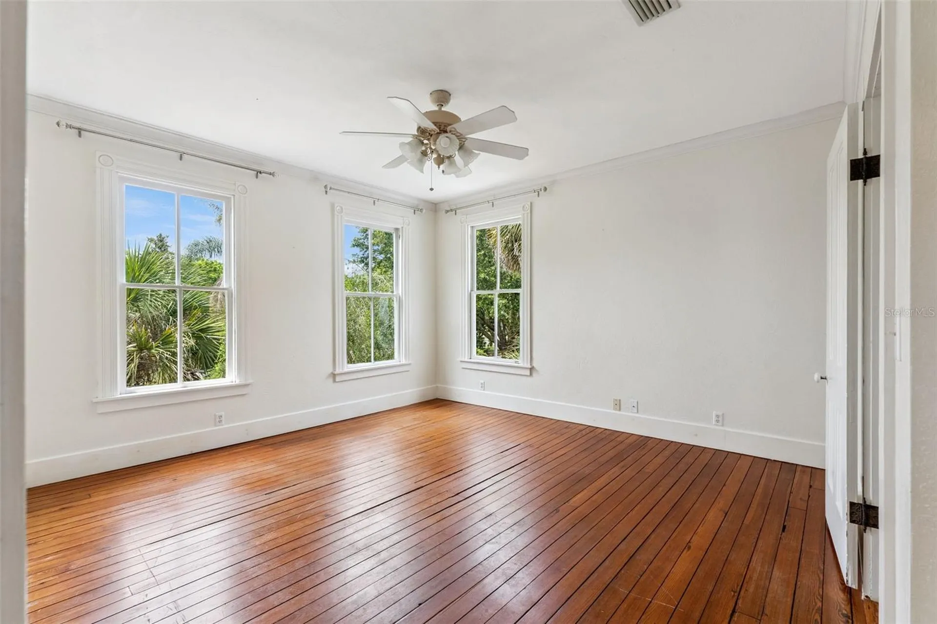 316 N Lakeview Drive Lake Helen FL 32744