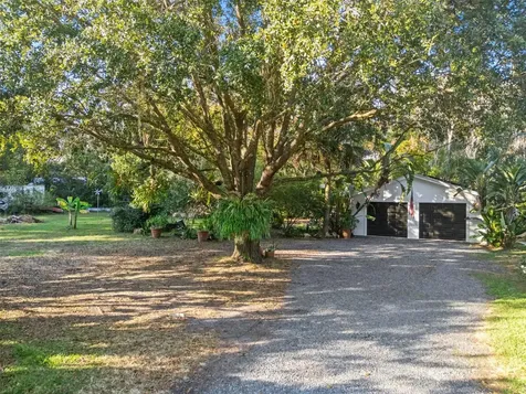 316 N Lakeview Drive Lake Helen FL 32744