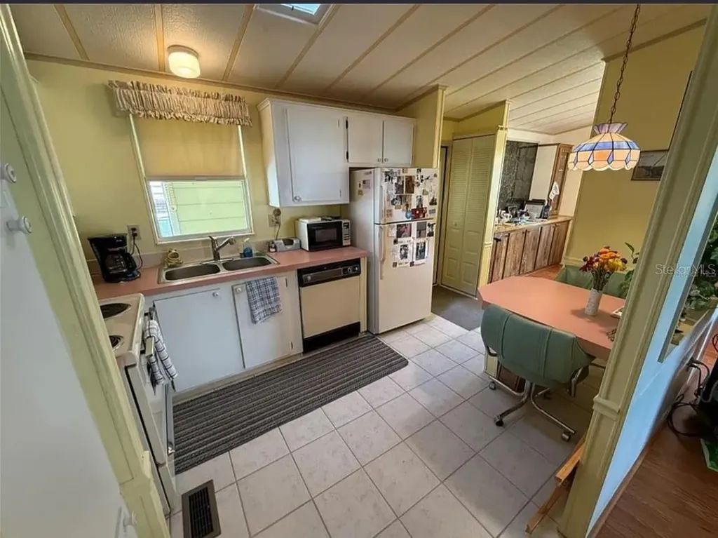 1532 W Schwartz Boulevard Lady Lake FL 32159