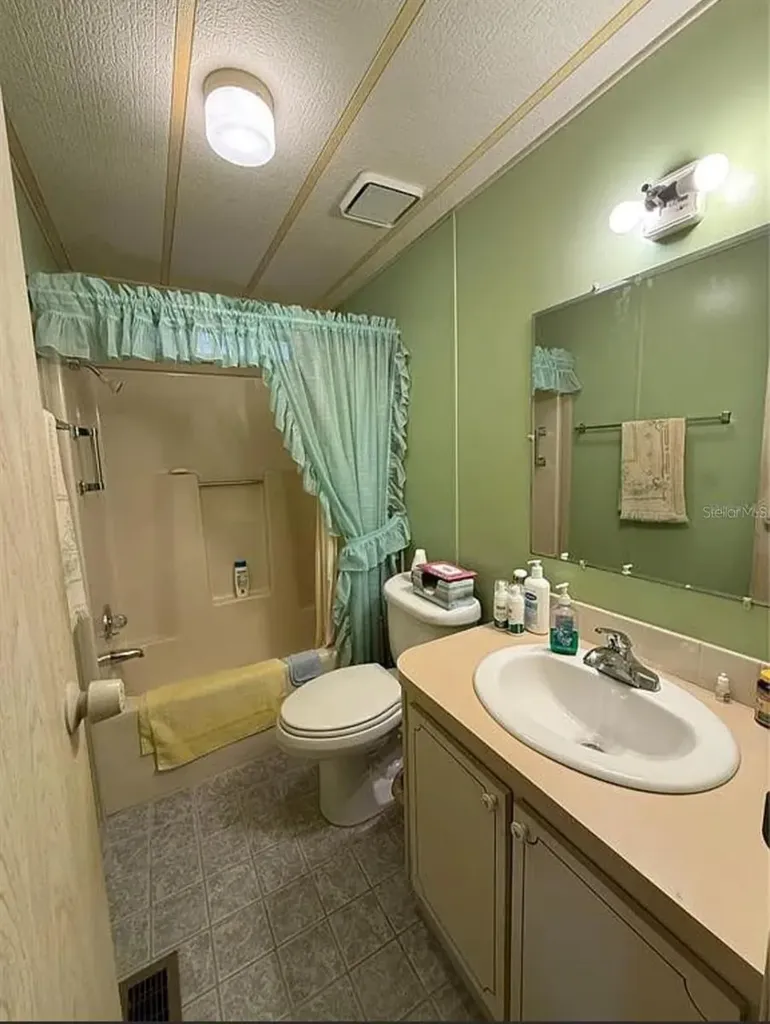 1532 W Schwartz Boulevard Lady Lake FL 32159