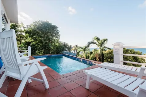 17 La Roca Vieques PR 00765