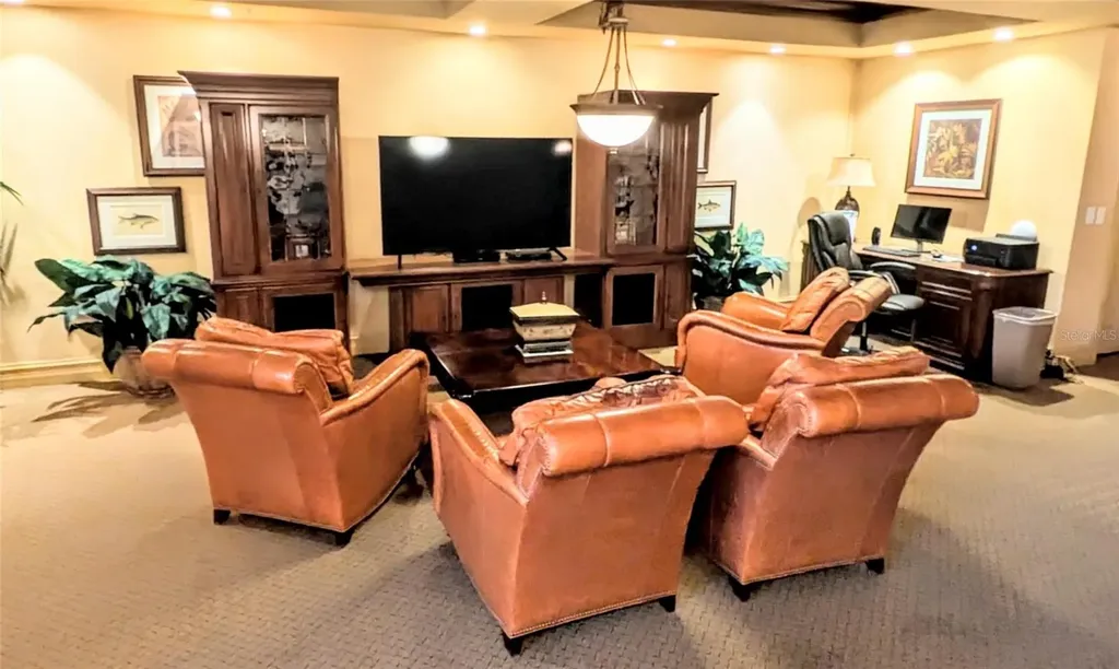 1064 N Tamiami Trail Sarasota FL 34236