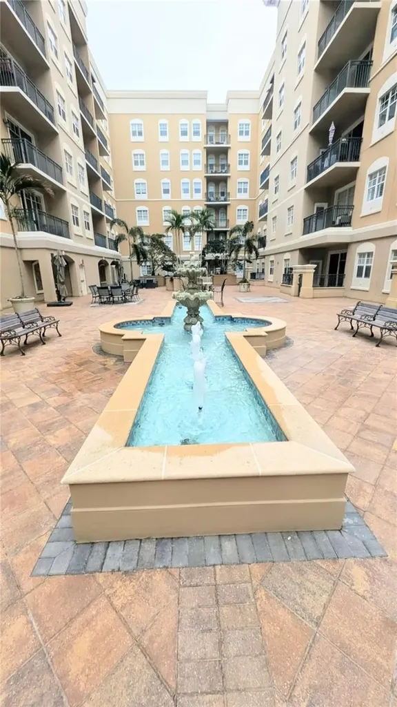 1064 N Tamiami Trail Sarasota FL 34236