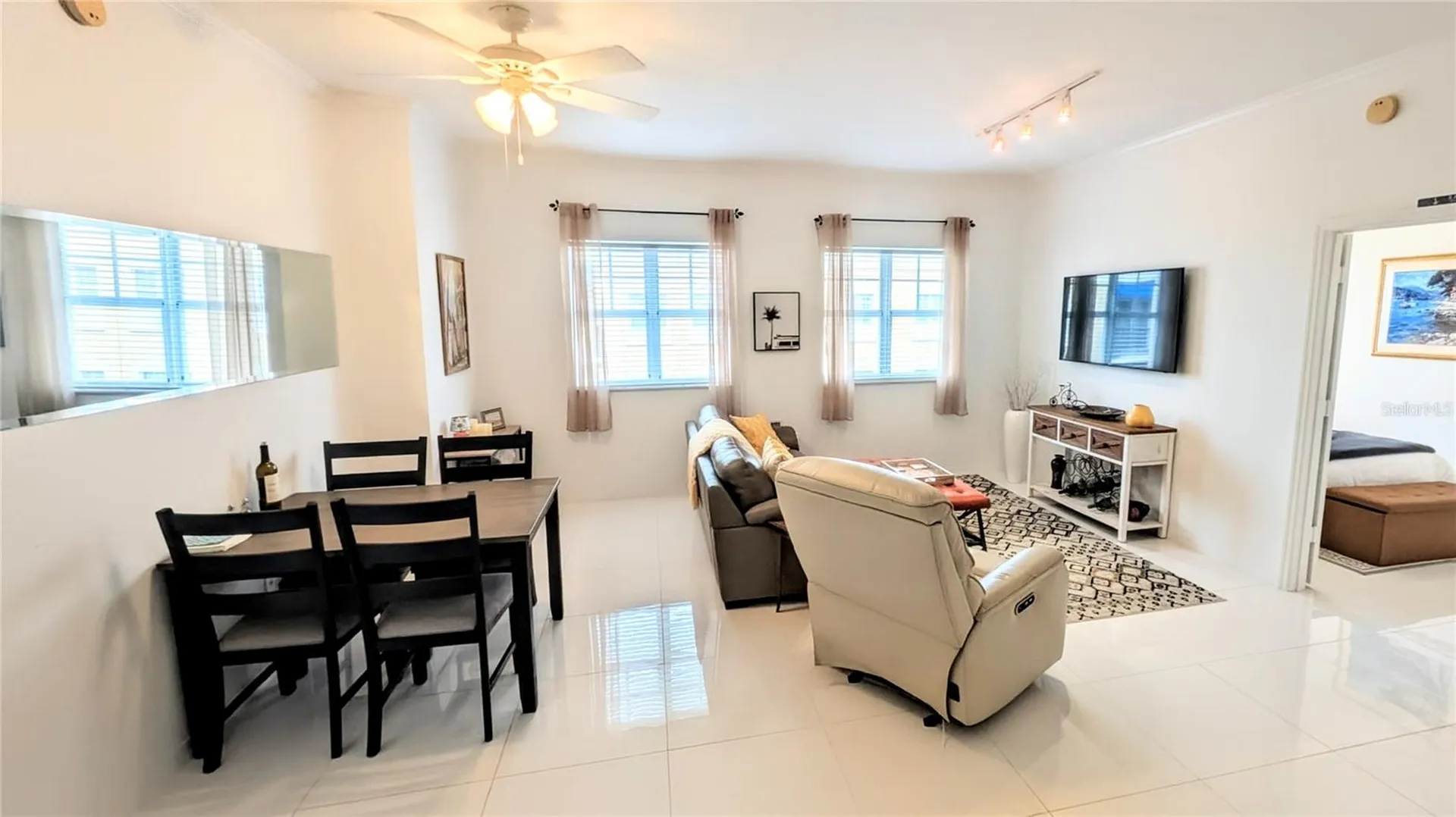 1064 N Tamiami Trail Sarasota FL 34236
