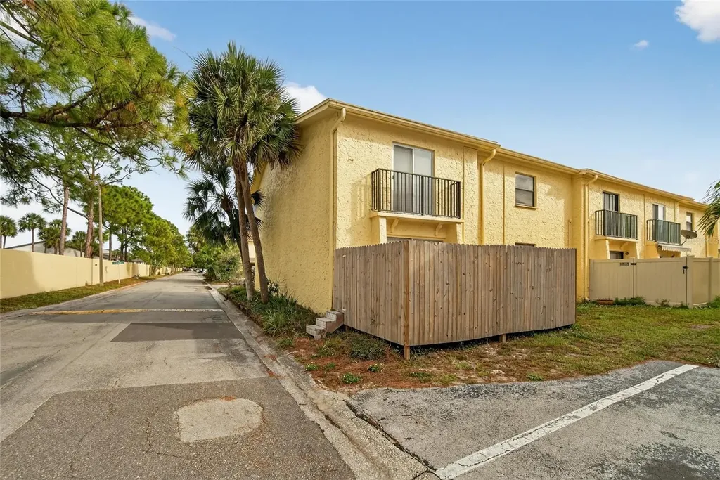 7616 La Mesita Court Tampa FL 33615