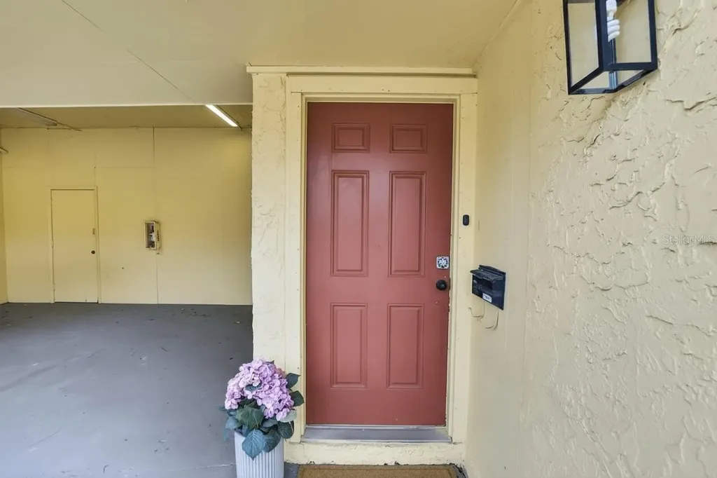 7616 La Mesita Court Tampa FL 33615