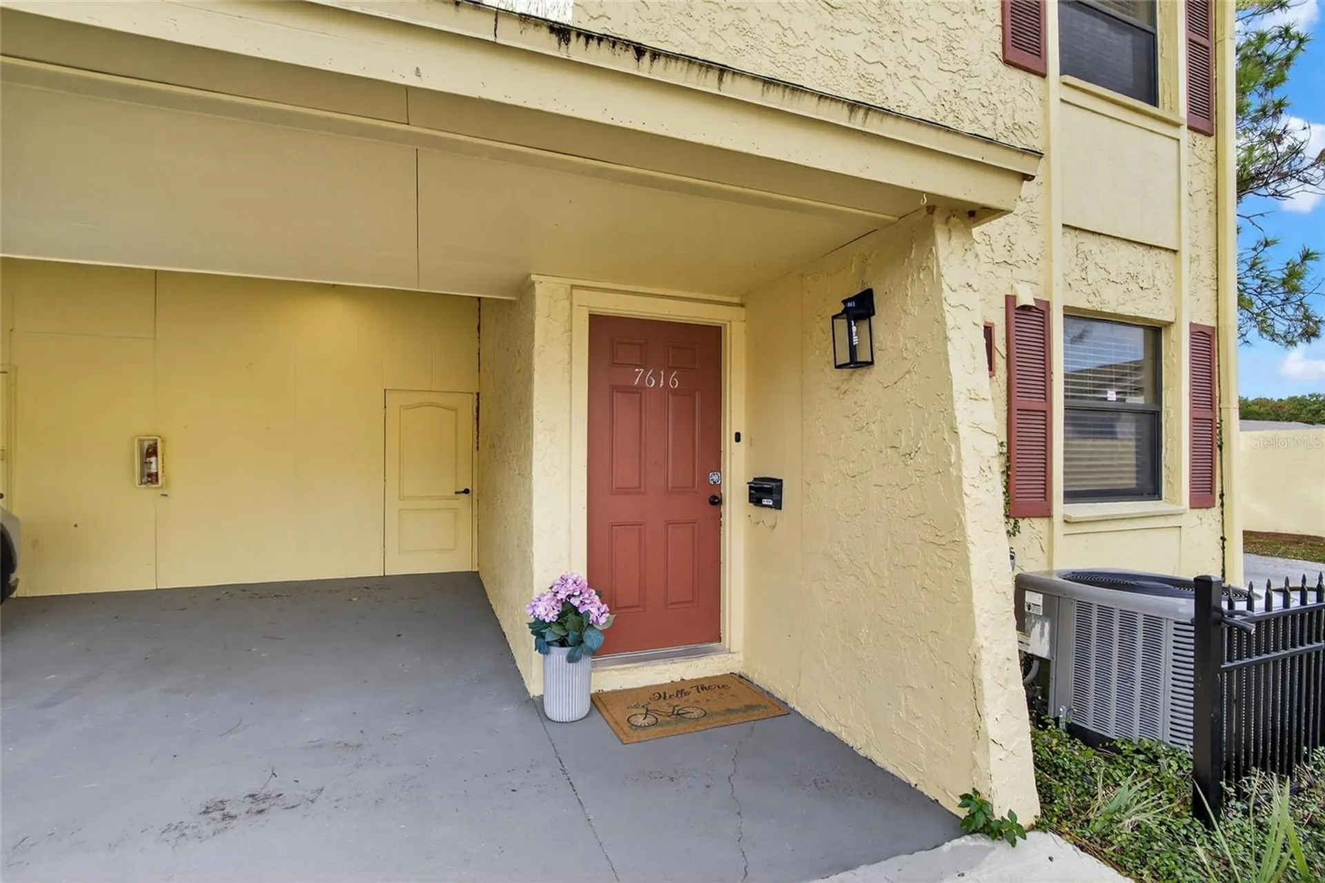 7616 La Mesita Court Tampa FL 33615