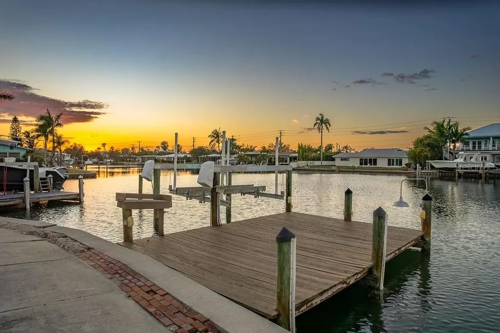 34 Seaside Court Holmes Beach FL 34217