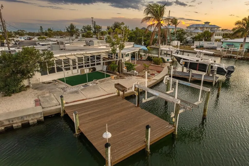 34 Seaside Court Holmes Beach FL 34217