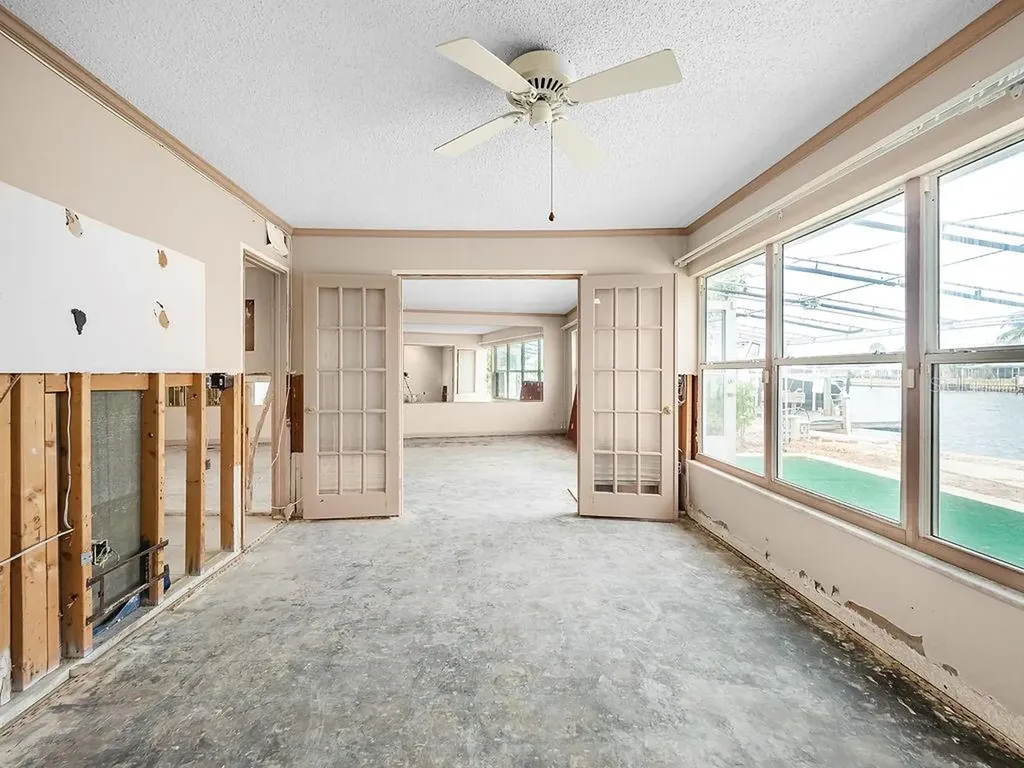 34 Seaside Court Holmes Beach FL 34217