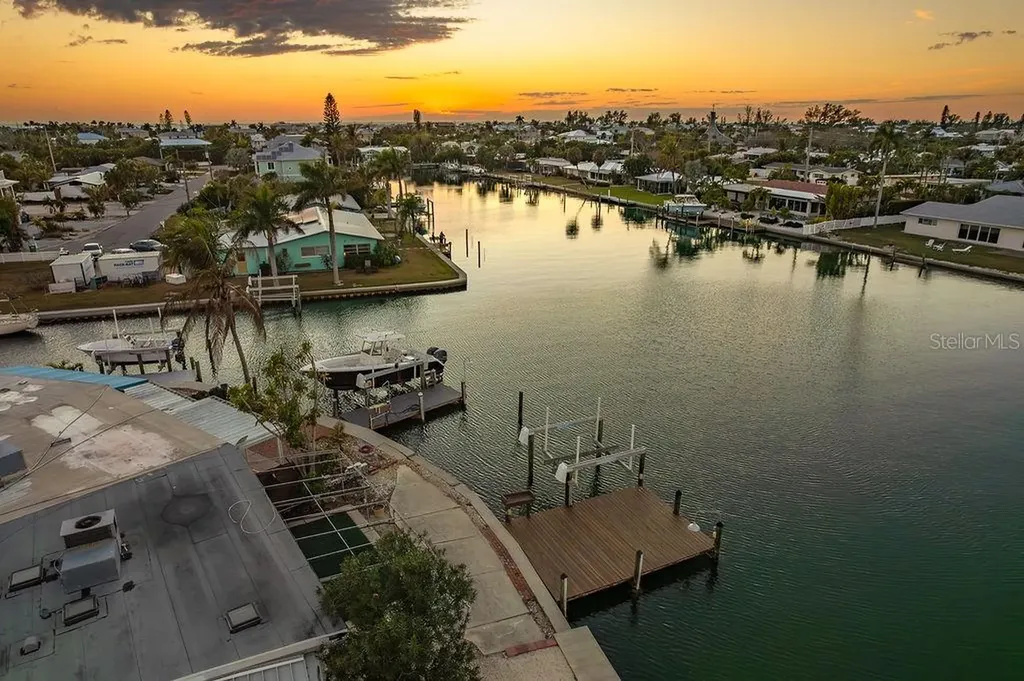 34 Seaside Court Holmes Beach FL 34217