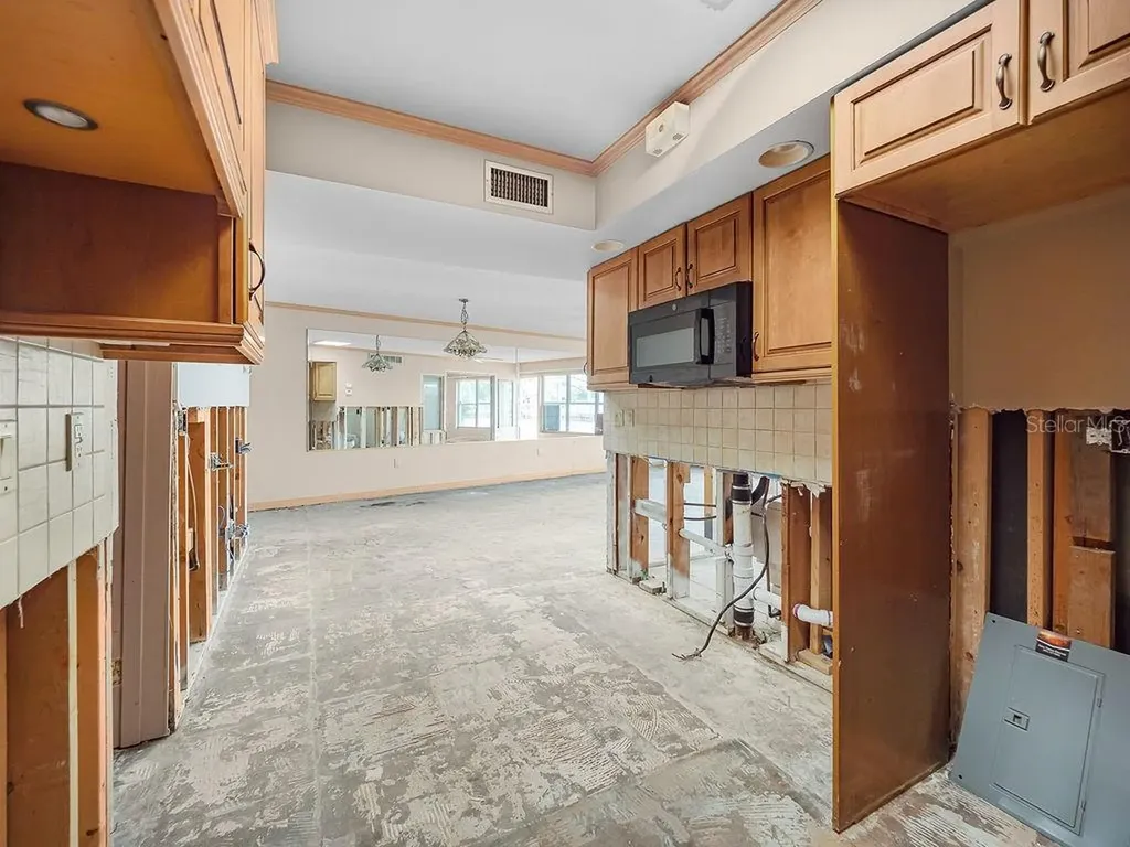 34 Seaside Court Holmes Beach FL 34217