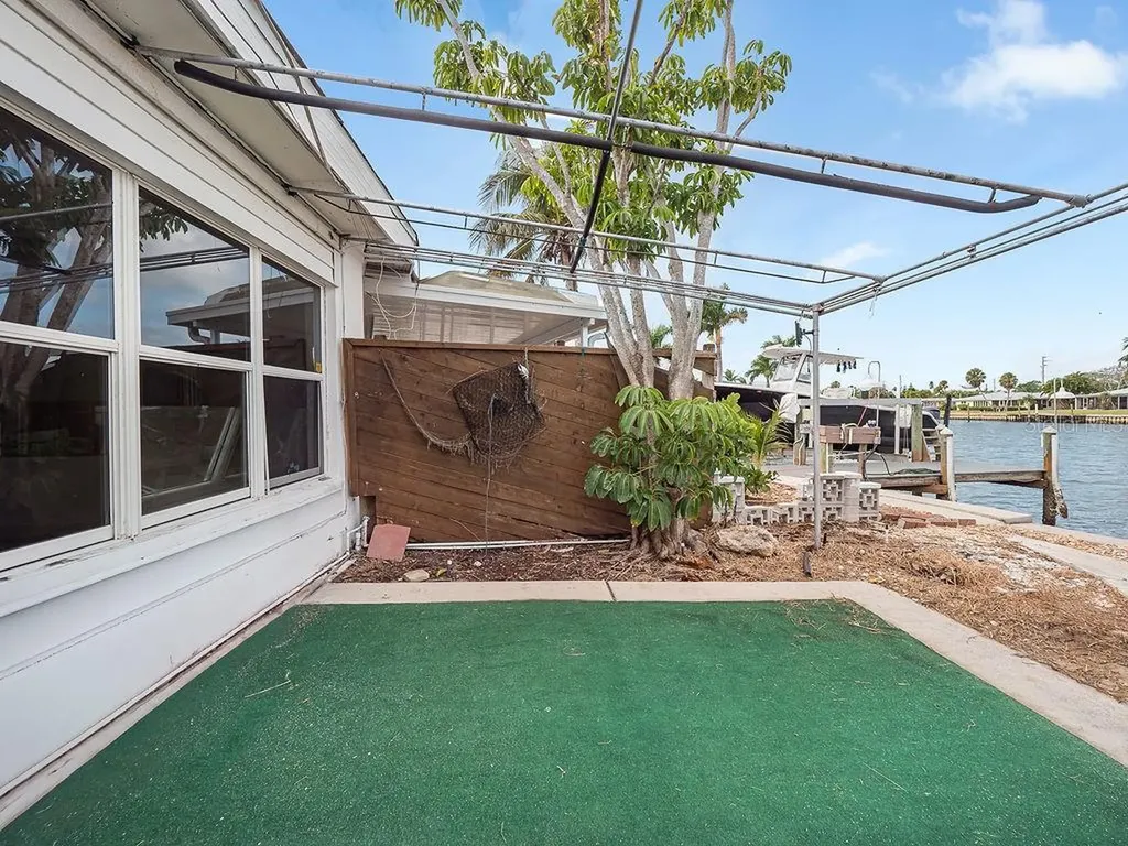 34 Seaside Court Holmes Beach FL 34217
