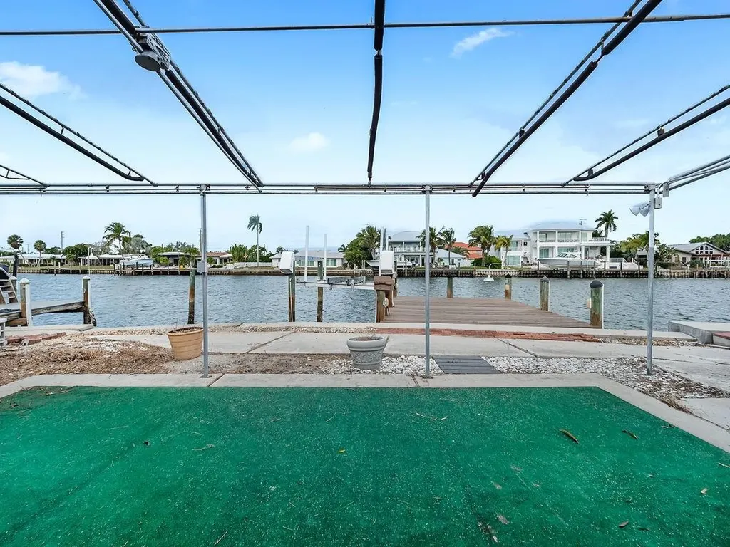 34 Seaside Court Holmes Beach FL 34217