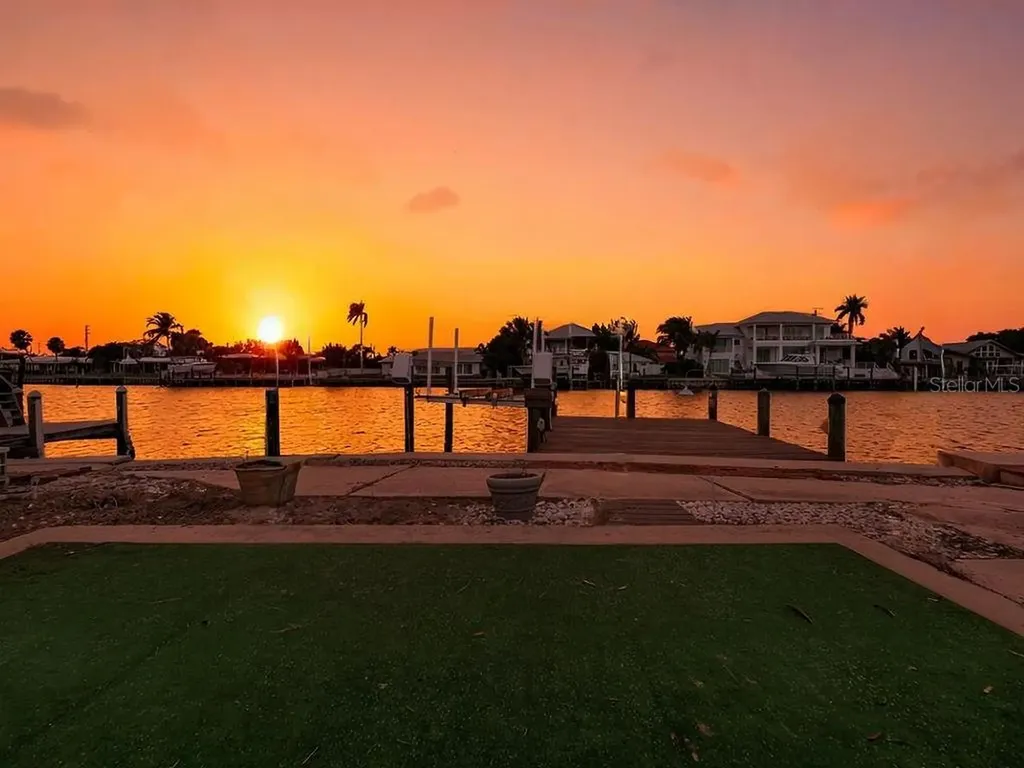 34 Seaside Court Holmes Beach FL 34217