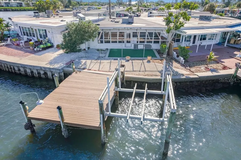 34 Seaside Court Holmes Beach FL 34217