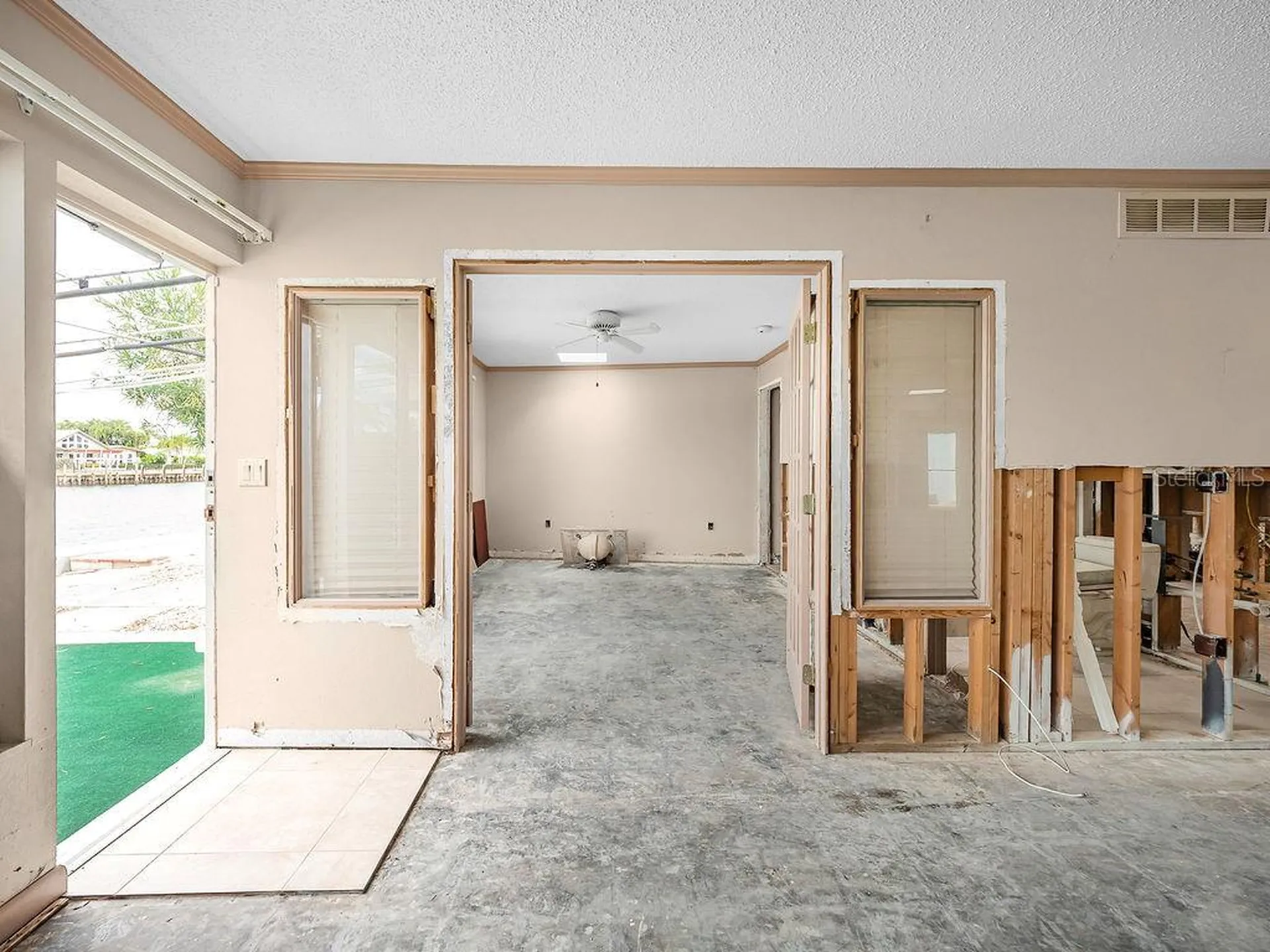 34 Seaside Court Holmes Beach FL 34217