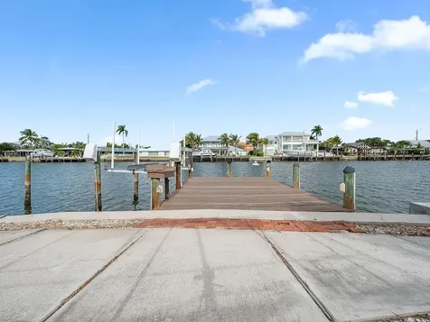 34 Seaside Court Holmes Beach FL 34217