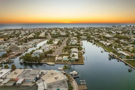 34 Seaside Court Holmes Beach FL 34217